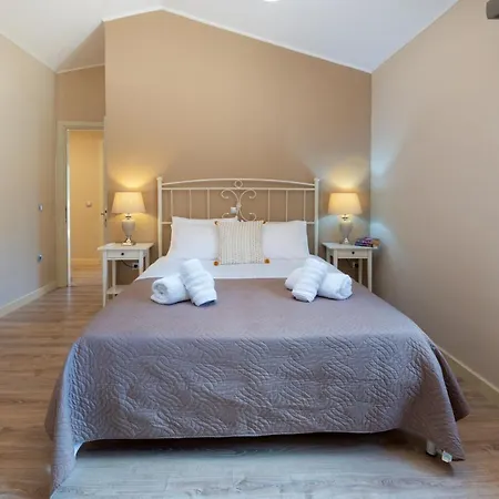 Ozias A Modern,spacious, Swimmig Pool Villa. Вилла