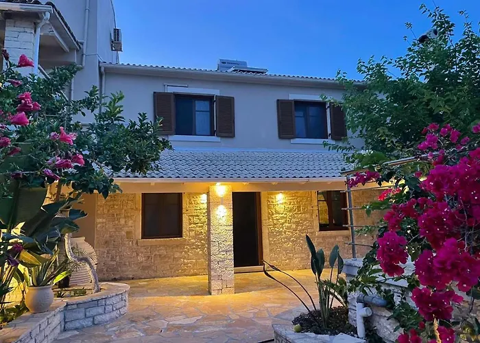 Ozias A Modern,spacious, Swimmig Pool Villa. Villa Gaios