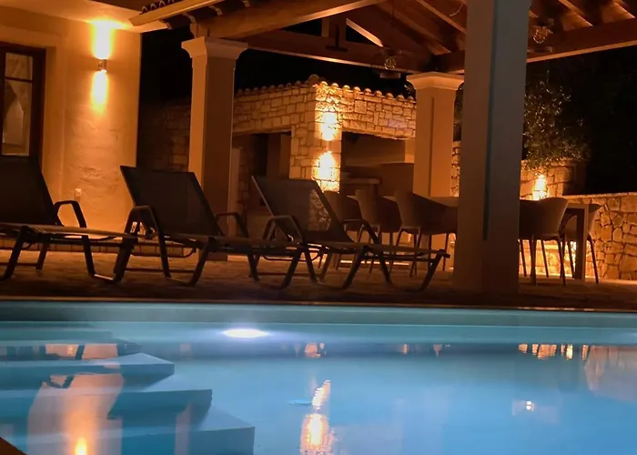 Ozias A Modern,spacious, Swimmig Pool Villa.