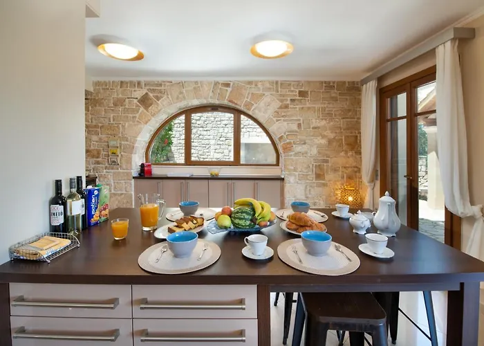 Ozias A Modern,spacious, Swimmig Pool Villa. Villa Gaios