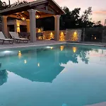 Ozias A Modern,spacious, Swimmig Pool Villa. Vila *