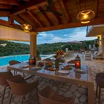 Ozias A Modern,spacious, Swimmig Pool Villa.