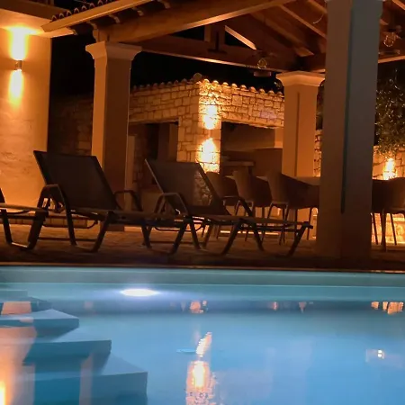 Ozias A Modern,spacious, Swimmig Pool Villa.