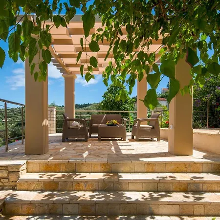 Ozias A Modern,spacious, Swimmig Pool Villa.