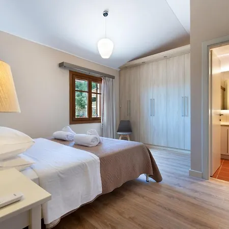 Ozias A Modern,spacious, Swimmig Pool Villa.