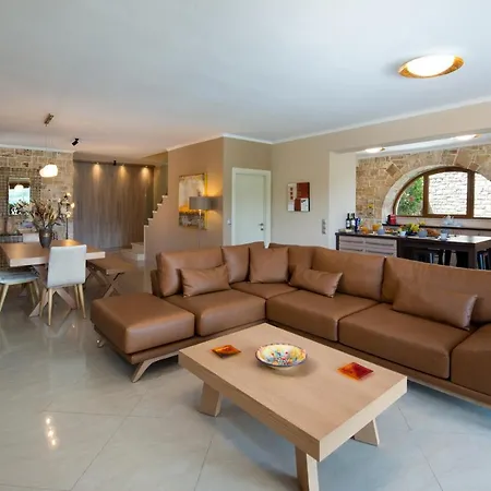 Ozias A Modern,spacious, Swimmig Pool Villa. Villa