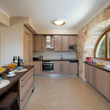 Villa Ozias A Modern,spacious, Swimmig Pool Villa.