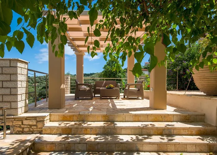 Ozias A Modern,spacious, Swimmig Pool Villa.