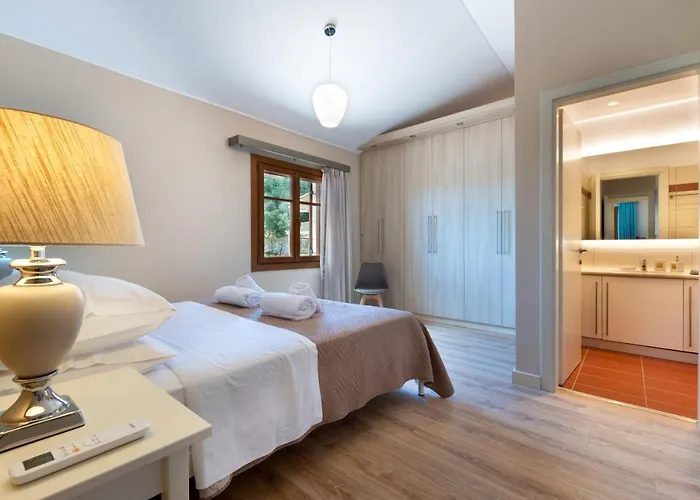 Ozias A Modern,spacious, Swimmig Pool Villa.