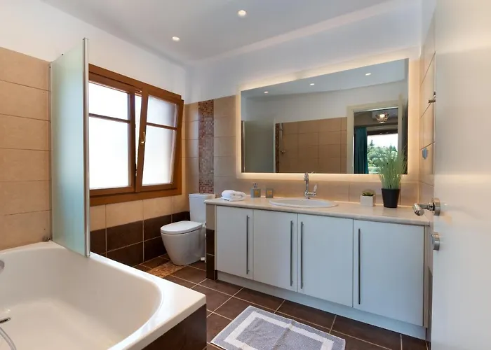 فيلة Ozias A Modern,spacious, Swimmig Pool Villa. *