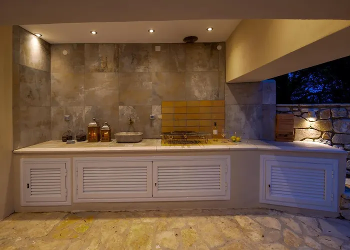 Ozias A Modern,spacious, Swimmig Pool Villa. فيلة